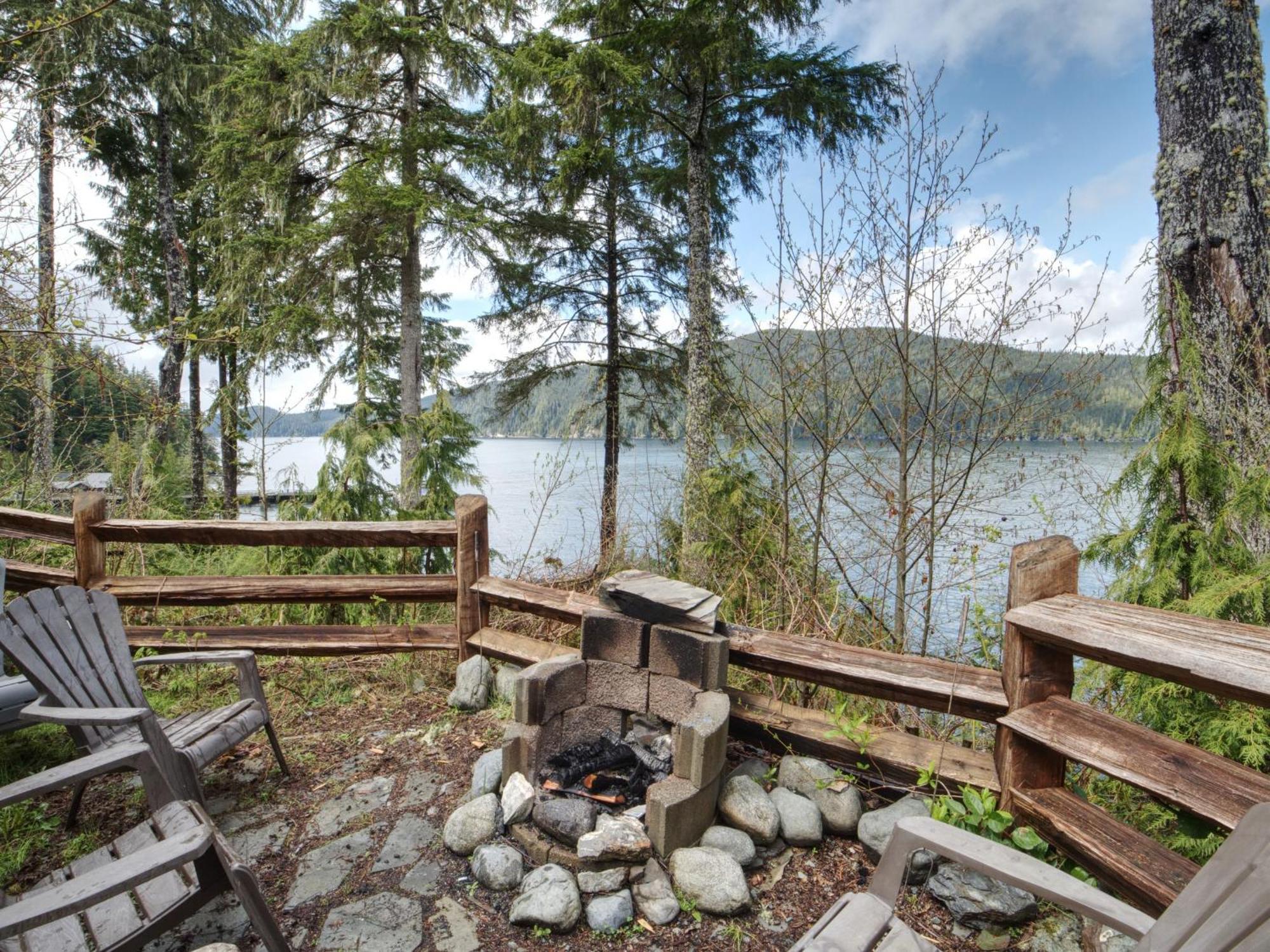 Handsome Dan'S Vacation Cottage Rentals Port Renfrew Exterior foto
