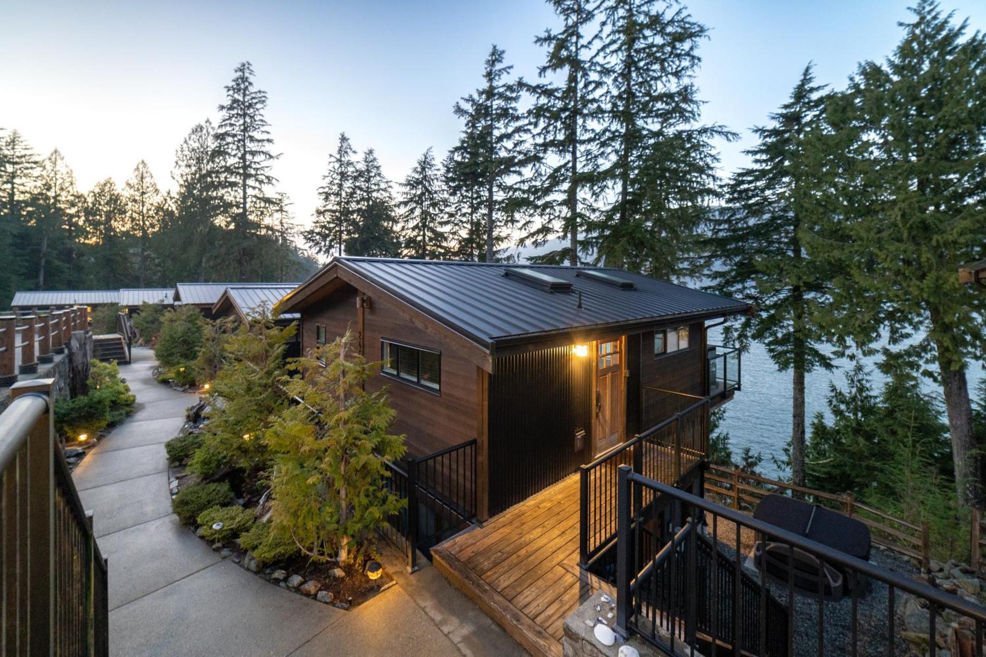 Handsome Dan'S Vacation Cottage Rentals Port Renfrew Exterior foto